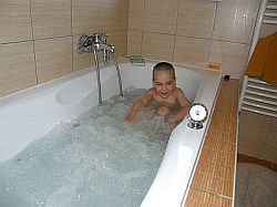 Míša v hydromasážní vaně